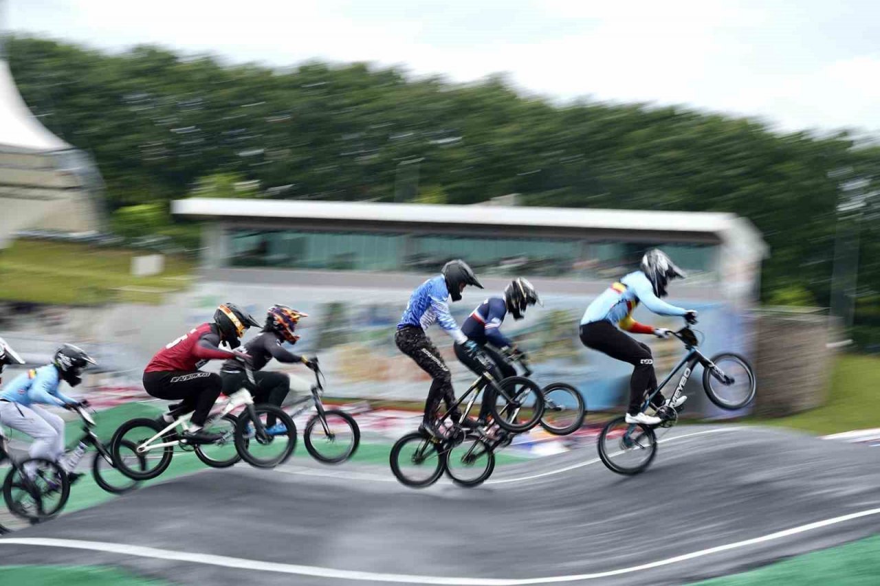 BMX World Cup heyecanı devam ediyor: Dünyanın en iyileri vadide pedal çeviriyor