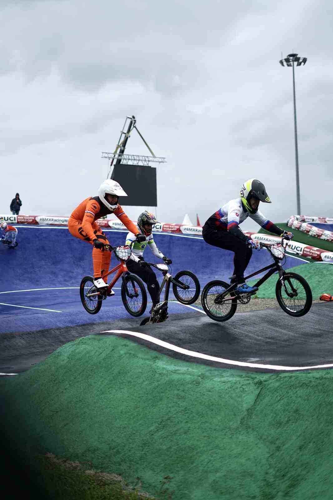 BMX World Cup heyecanı devam ediyor: Dünyanın en iyileri vadide pedal çeviriyor