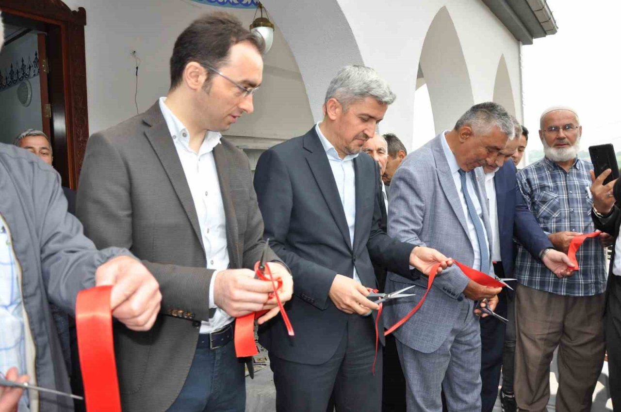 Dursunlar köyünde merkez camii dualarla açıldı