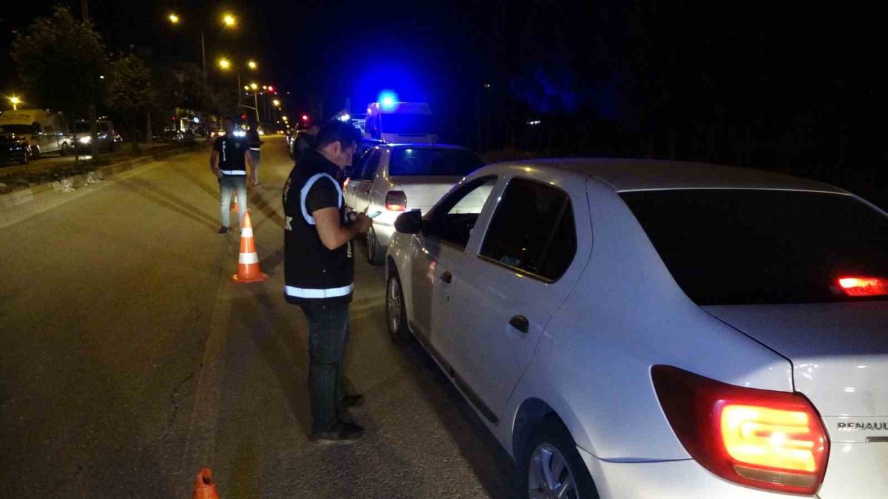 Deprem bölgesinde asayiş uygulamaları devam ediyor