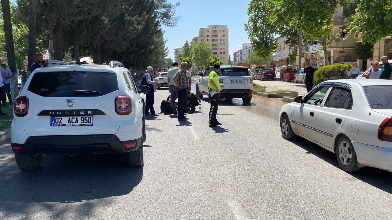 Otomobil yayaya çarptı: 1 yaralı