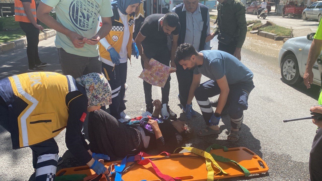 Otomobil yayaya çarptı: 1 yaralı