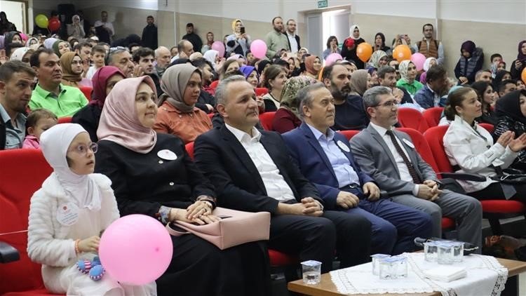 4-6 yaş gurubu Kur’an-ı Kerim kursu öğrencileri 10. yılını kutladı