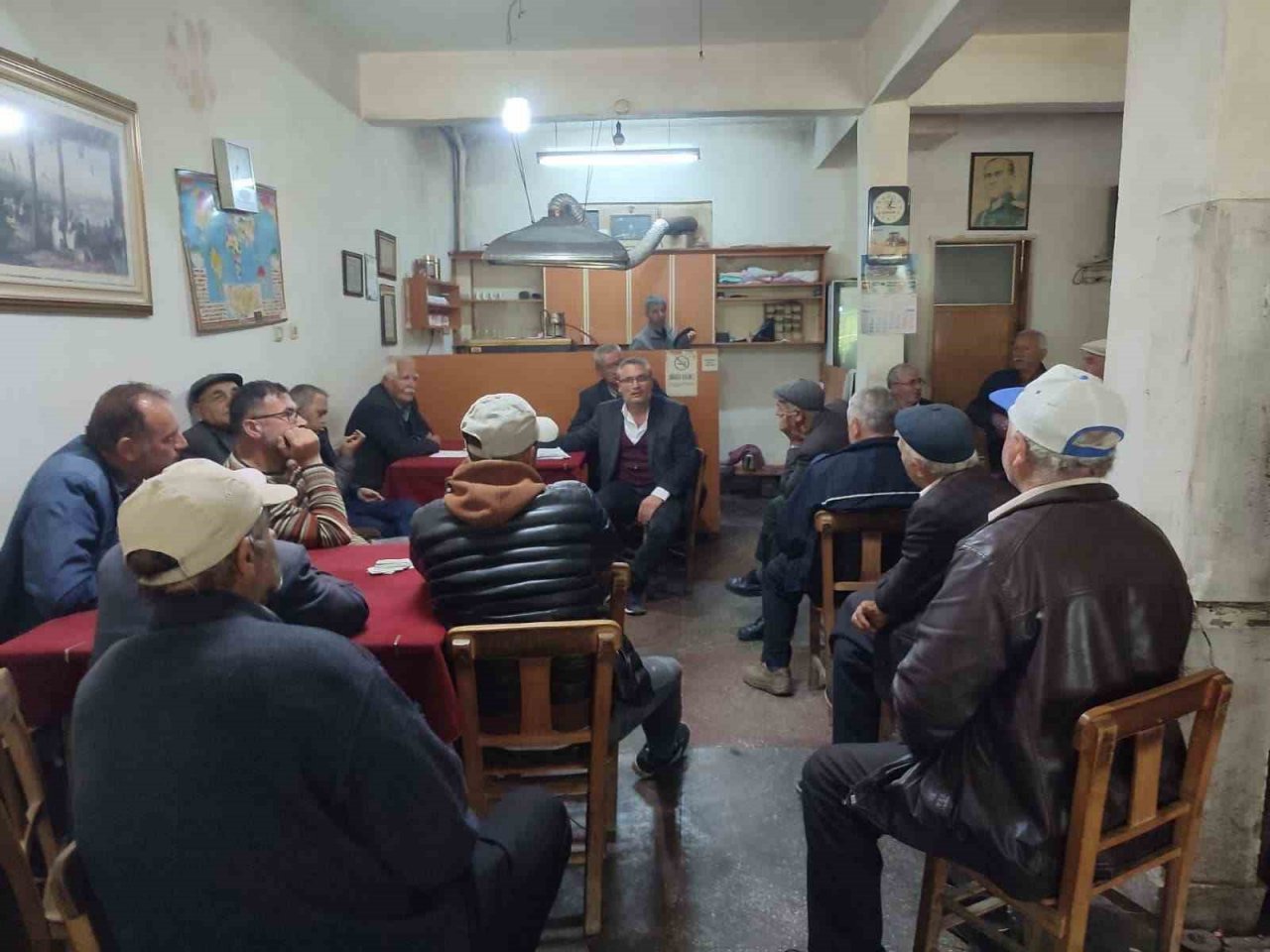 Kiraz bahçelerinde Akdeniz meyve sineğine karşı başlatılan mücadele sürüyor