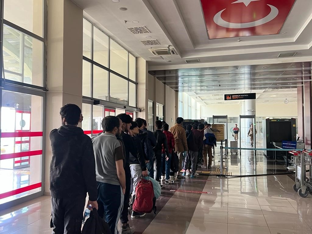 Ağrı’da göçmen kaçakçılığına geçir verilmiyor