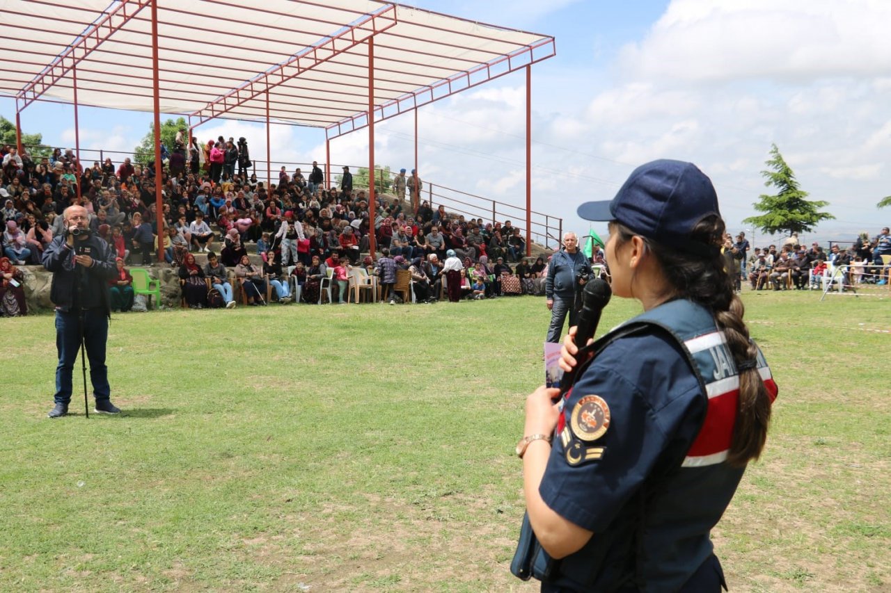 Aksaray’da hıdrellez şenliklerinde jandarmadan KADES eğitimi