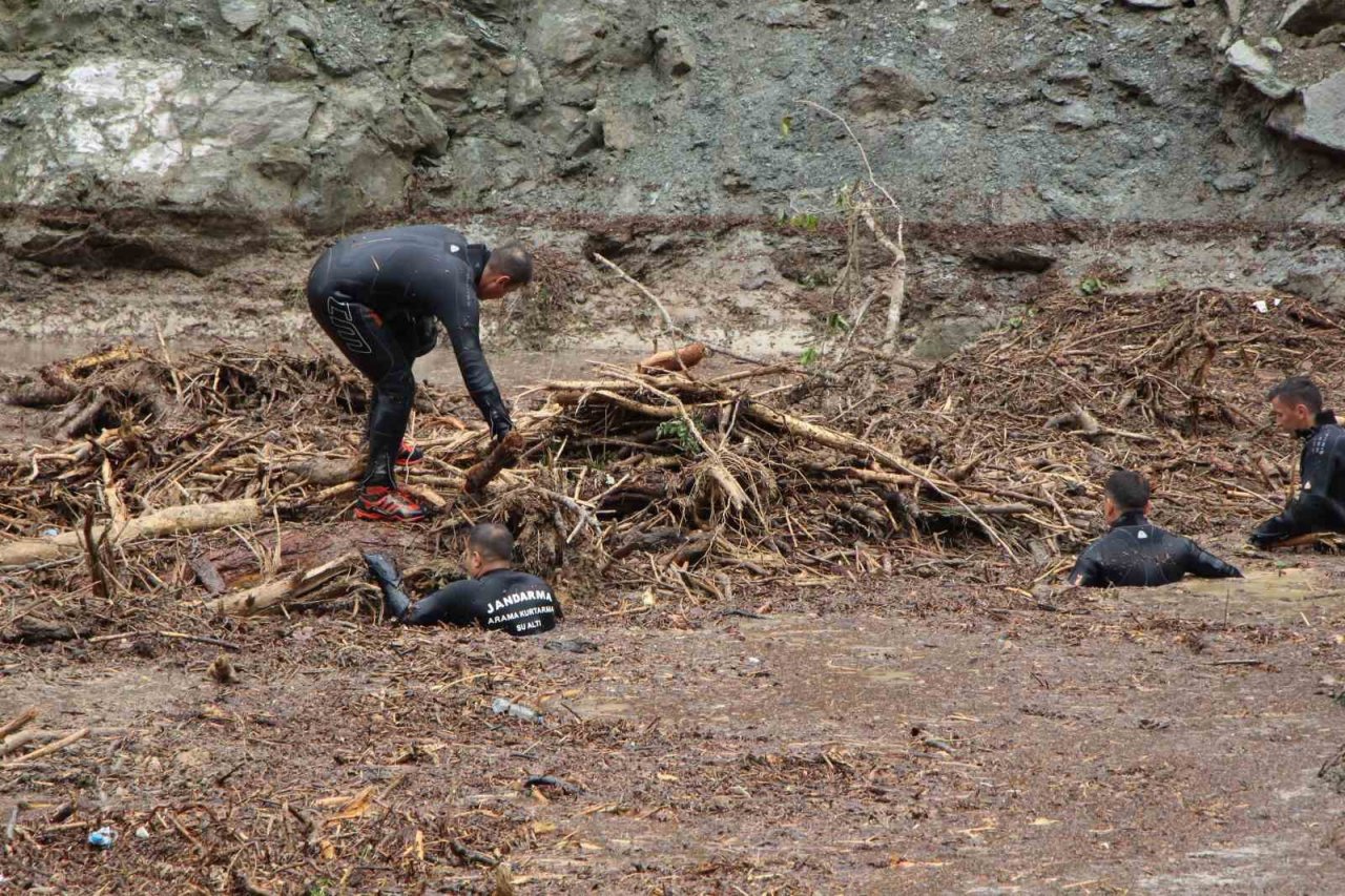 Amasya’da selde kaybolan iki kişiden birinin cesedi bulundu