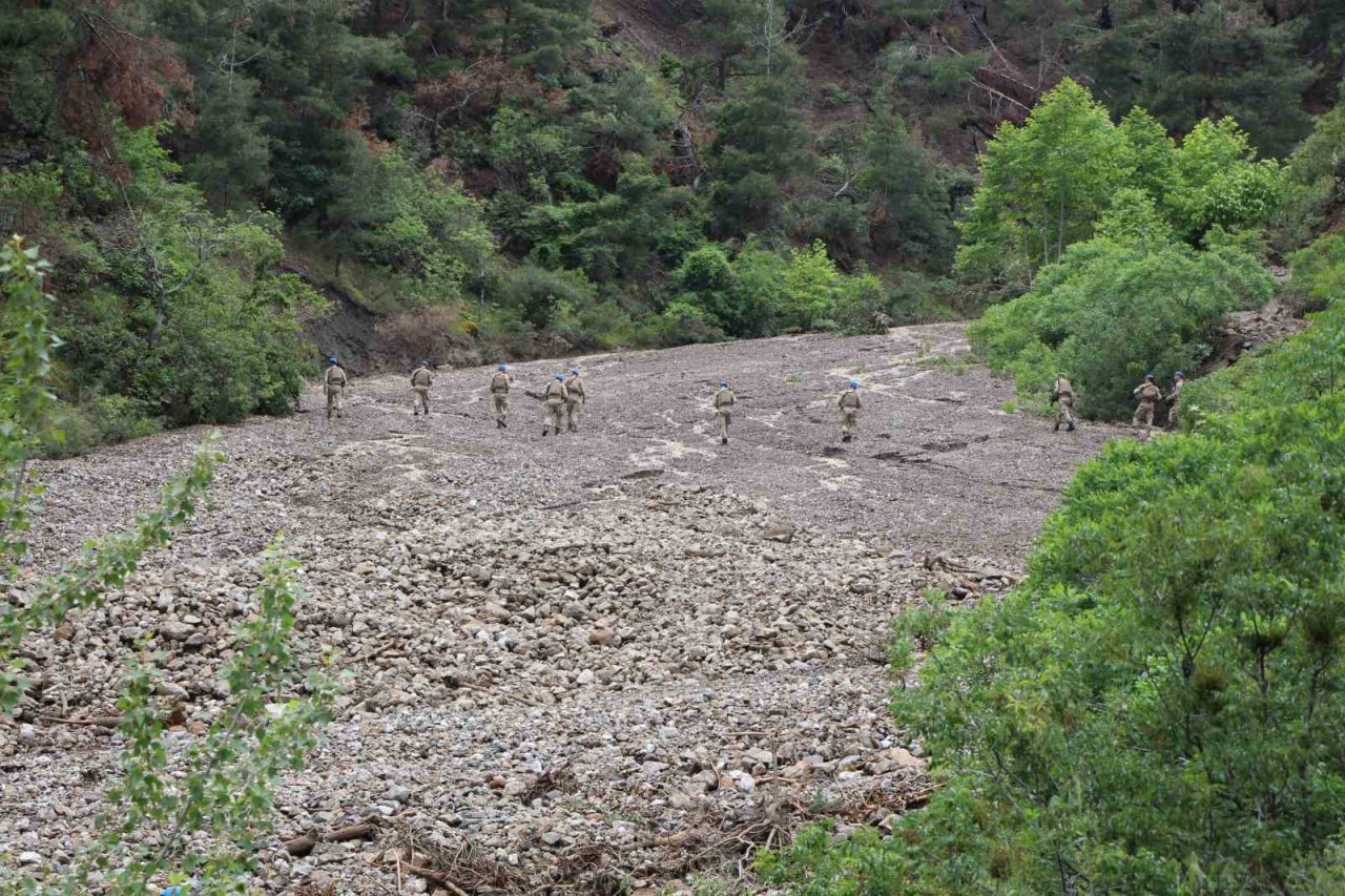 Amasya’da selde kaybolan iki kişiden birinin cesedi bulundu