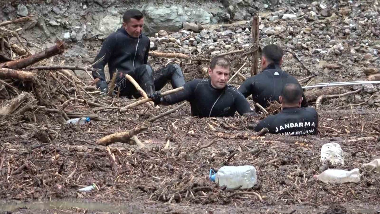 Amasya’da selde kaybolan iki kişiden birinin cesedi bulundu