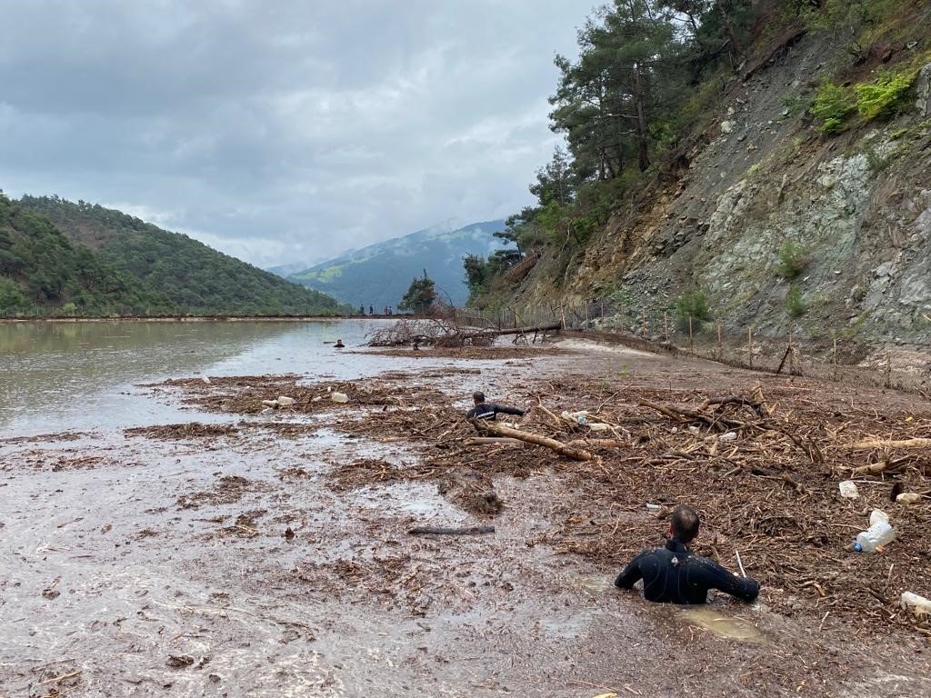 Amasya’da selde kaybolan iki kişiden birinin cesedi bulundu