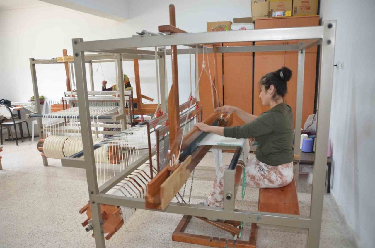 Antalya’da kadınlar 300 yıllık geleneklerini yaşatıp aile bütçelerine katkı sağlıyor