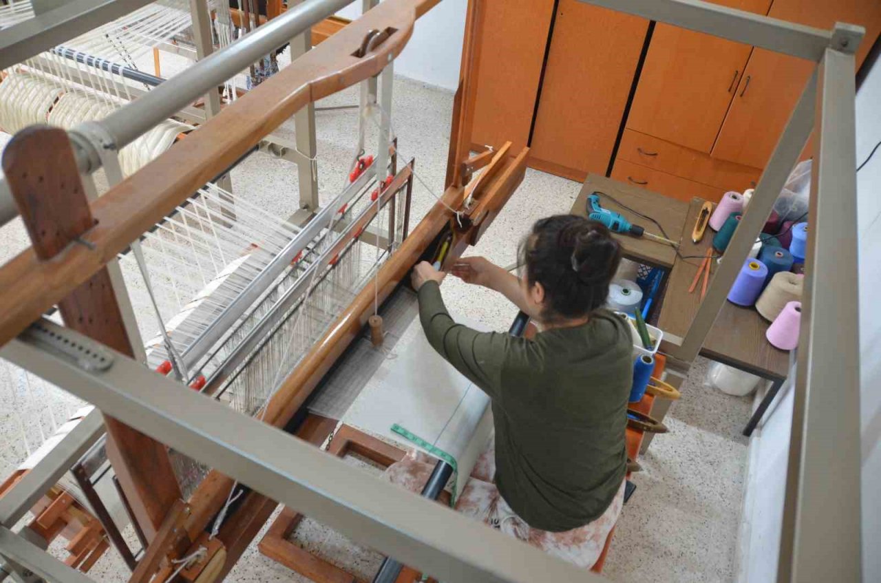 Antalya’da kadınlar 300 yıllık geleneklerini yaşatıp aile bütçelerine katkı sağlıyor