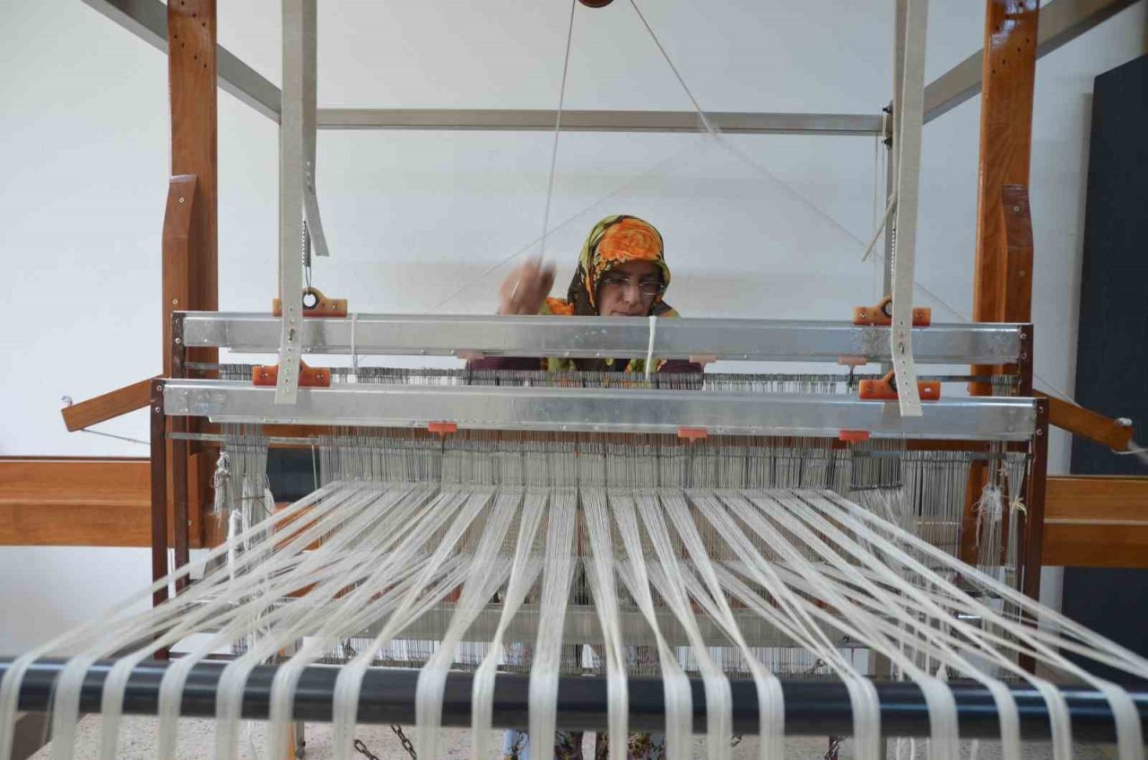 Antalya’da kadınlar 300 yıllık geleneklerini yaşatıp aile bütçelerine katkı sağlıyor