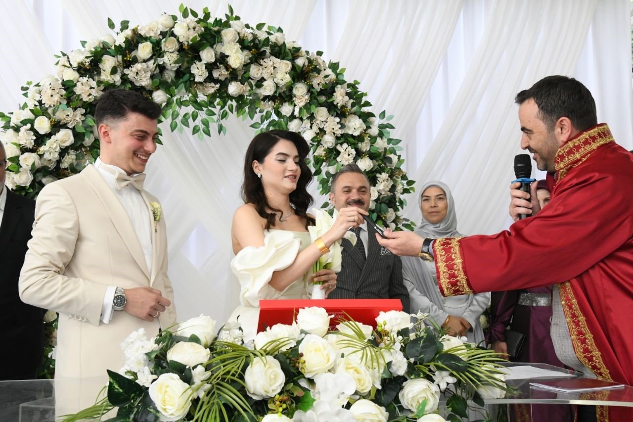 Başkan Özlü, Türkiye Yüzyılı’nın ilk nikahlarını kıydı