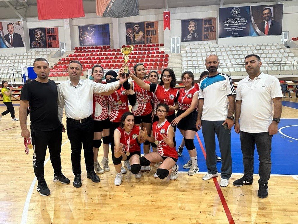 Batman’da voleybolun şampiyonları belli oldu