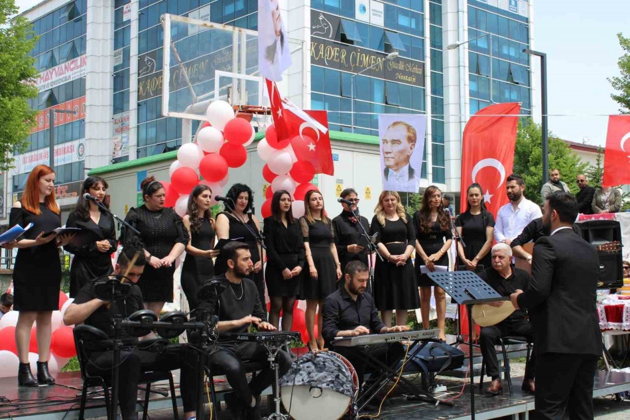 Bir yıllık emeklerini sergilediler