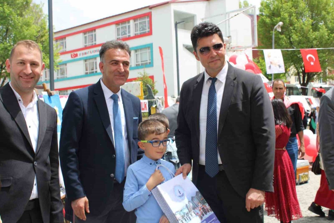 Bir yıllık emeklerini sergilediler