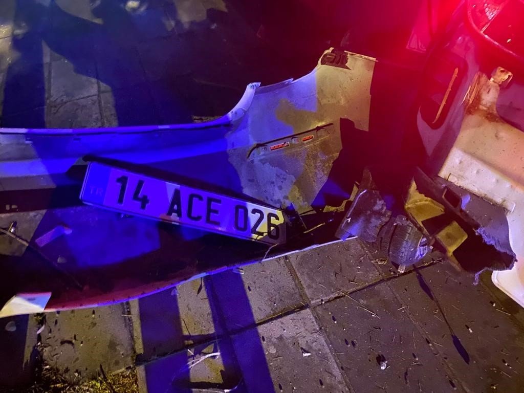 Bahçeye uçan otomobilden kaçarken sakatlandı