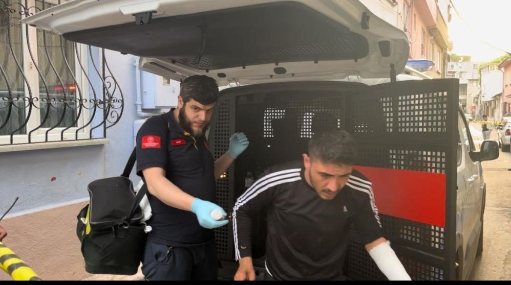 Cezaevinden çıktı, üvey babası ve annesini bıçaklayıp tutuklandı