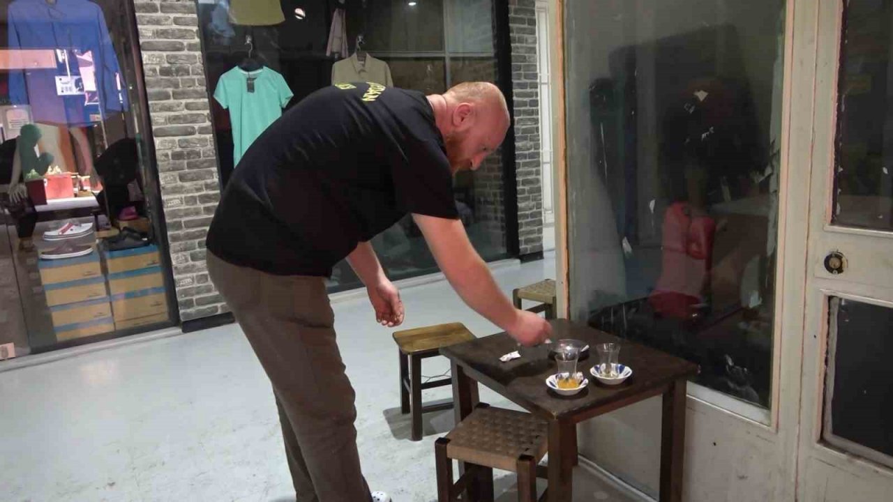 Tencere, tüp, para...Ne bulursa alışveriş sepetine yükleyip böyle kaçtılar