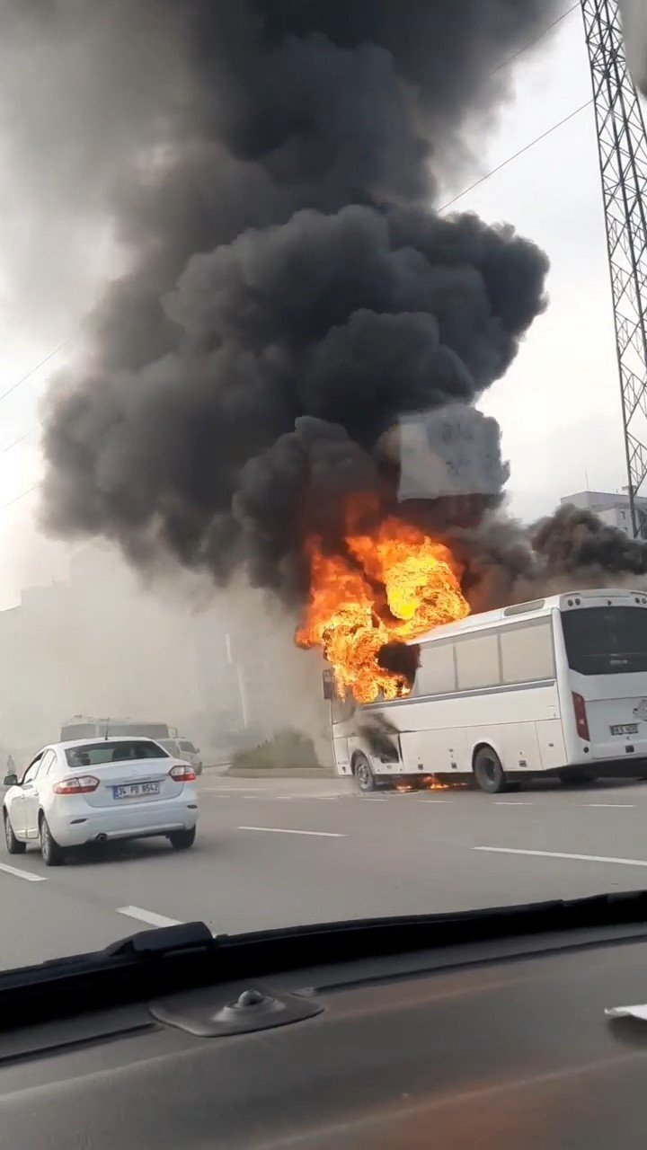 Bursa’da servis midibüsü alev alev yandı