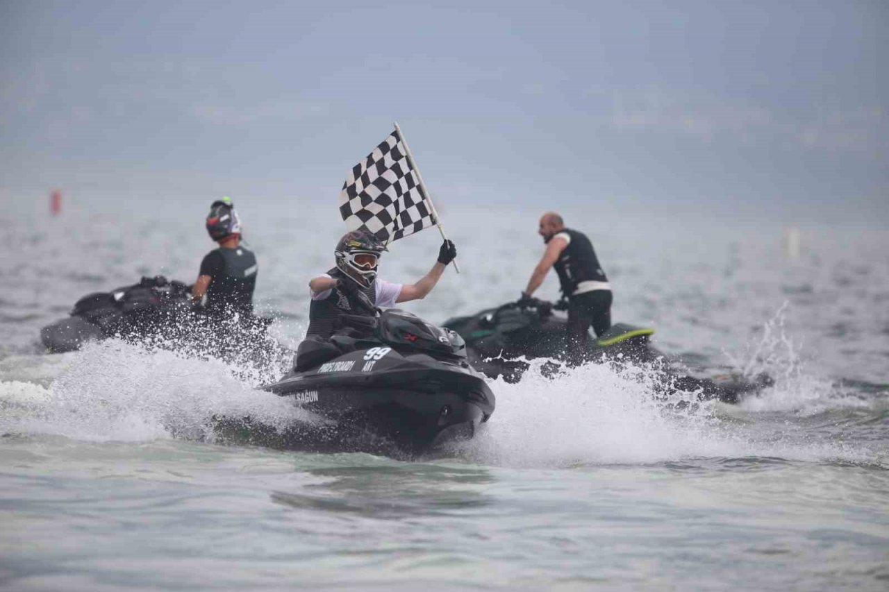 Su jeti ve Flyboard Şampiyonası nefesleri kesti