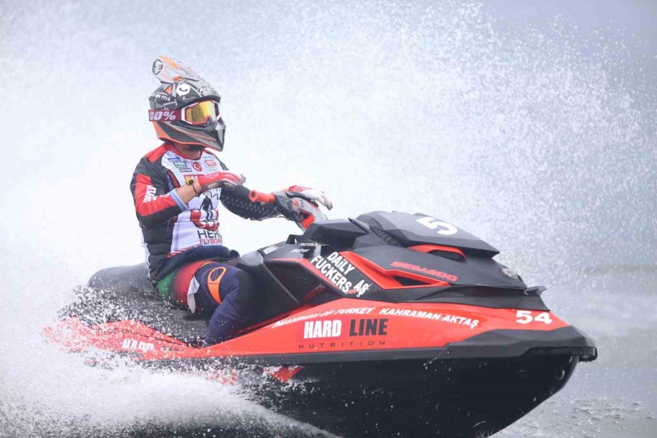 Su jeti ve Flyboard Şampiyonası nefesleri kesti