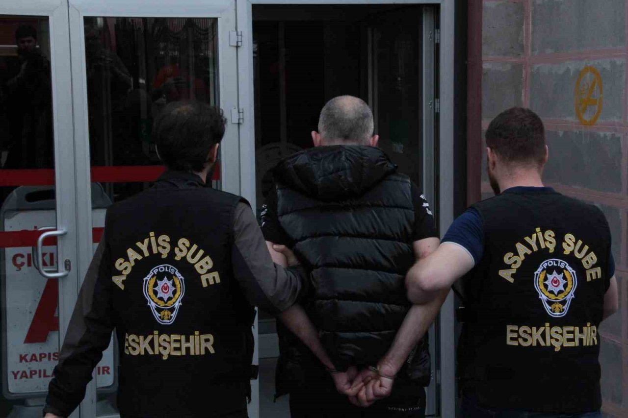Tartıştığı adamı başına vurarak öldüren şüpheli adliyeye sevk edildi