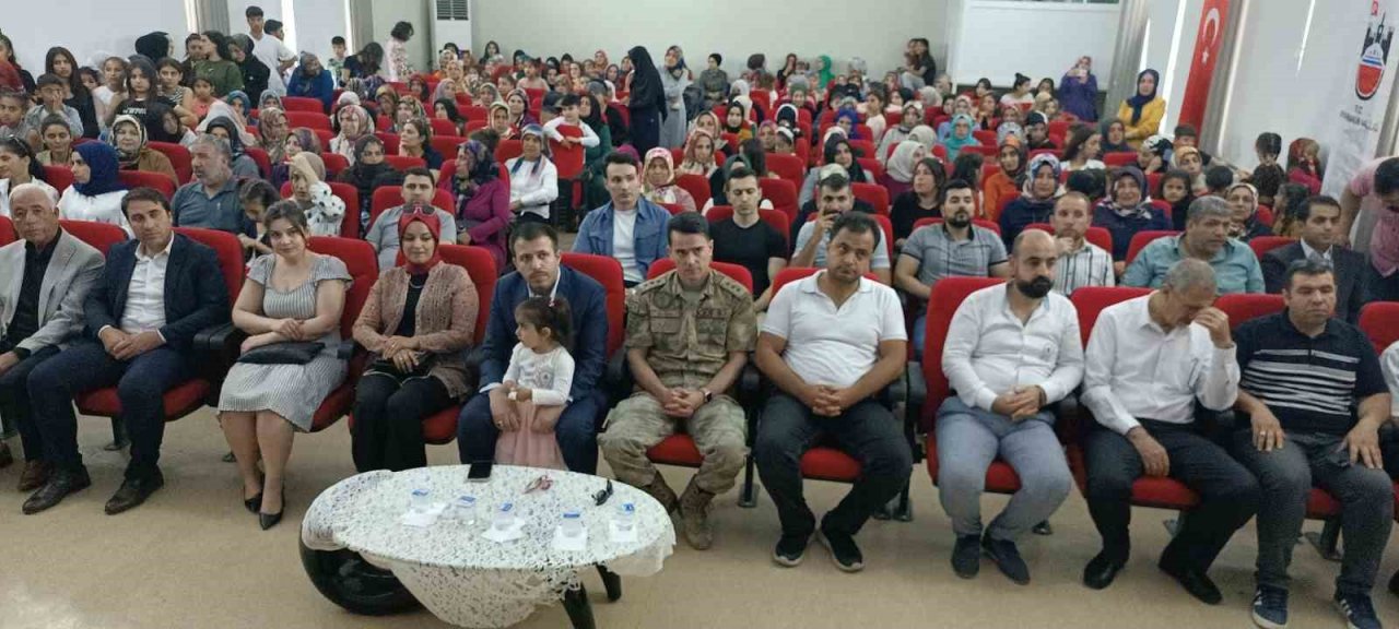 Dicle’de eğitim gören kursiyerler çalışmalarını sergiledi