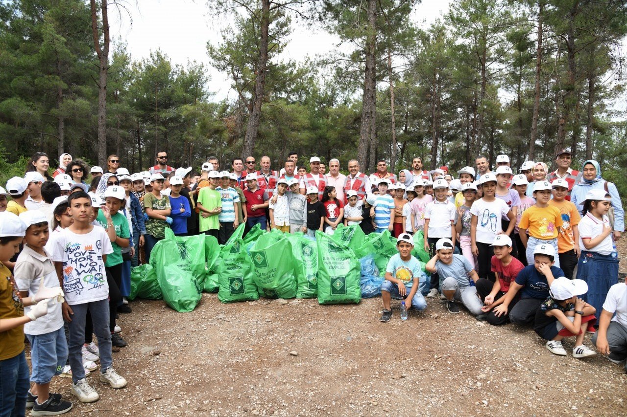 Dünya çevre gününde 1 ton cam ve plastik atık geri dönüşüme kazandırıldı