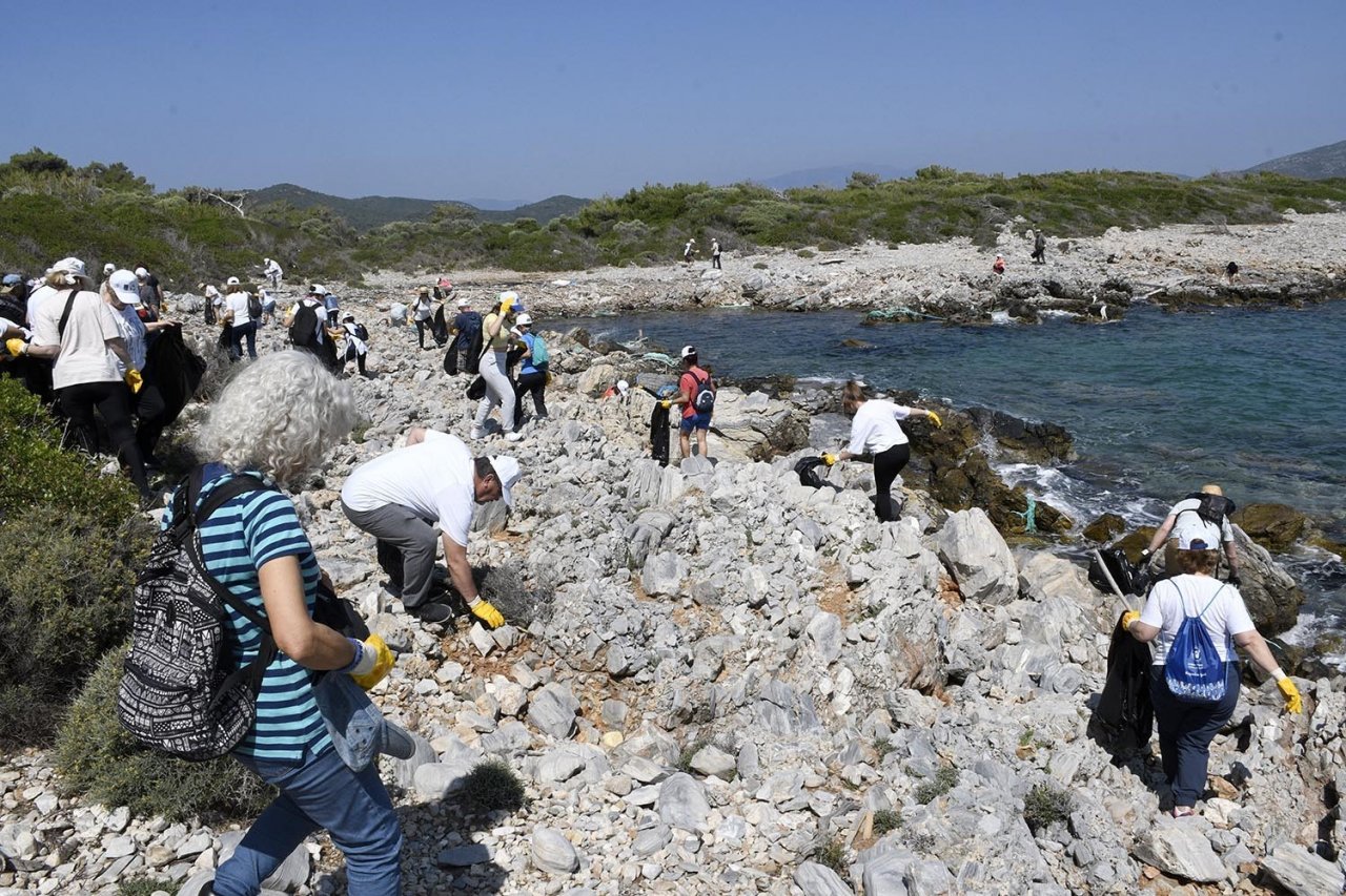 Dünya Çevre Günü’nde Dilek Yarımadası Milli Parkı’nda kıyı temizliği yapıldı