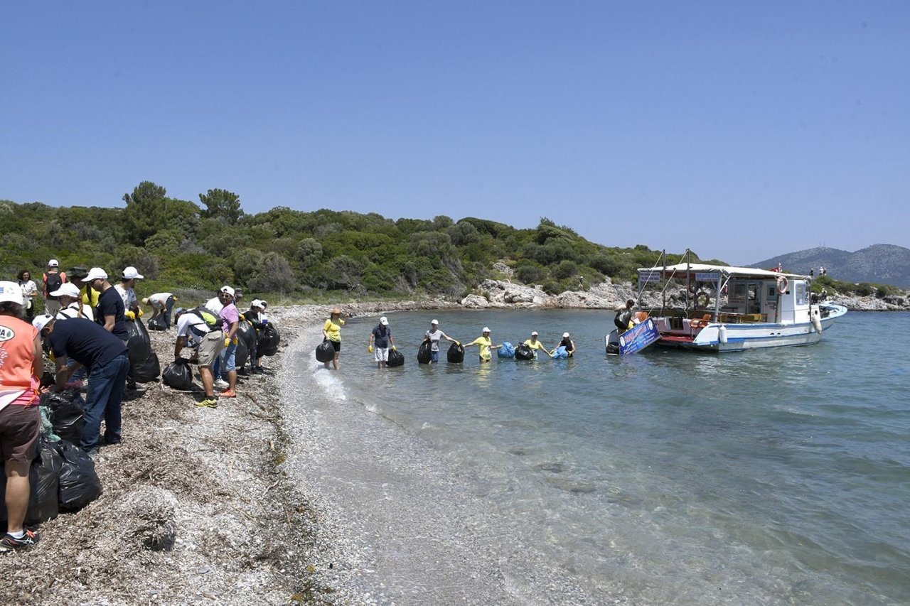 Dünya Çevre Günü’nde Dilek Yarımadası Milli Parkı’nda kıyı temizliği yapıldı