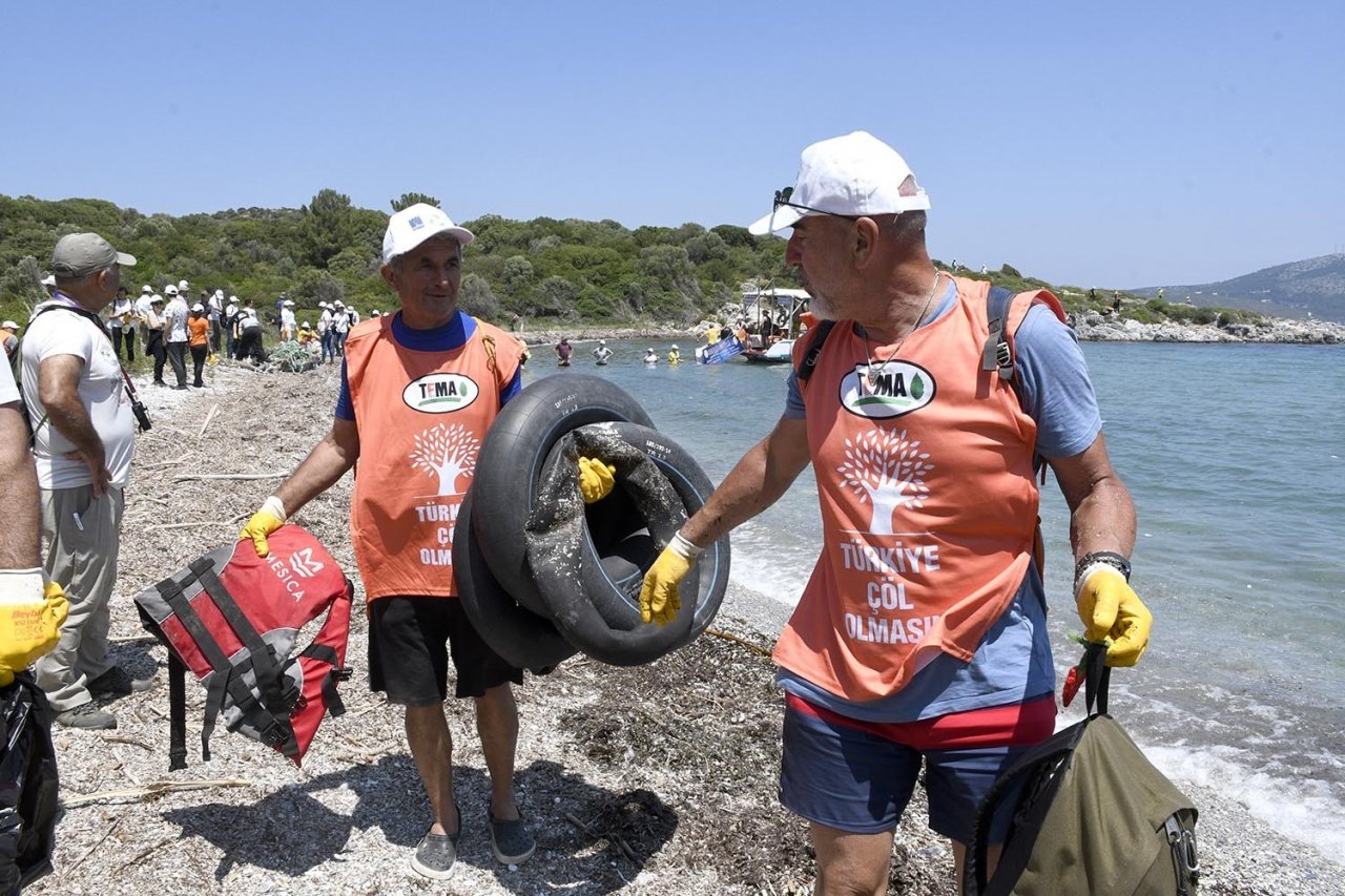 Dünya Çevre Günü’nde Dilek Yarımadası Milli Parkı’nda kıyı temizliği yapıldı
