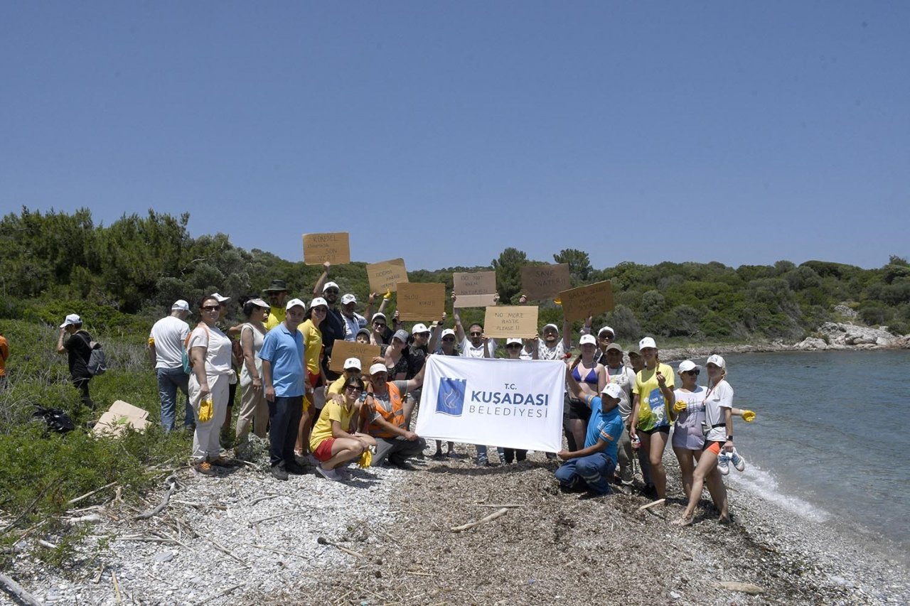 Dünya Çevre Günü’nde Dilek Yarımadası Milli Parkı’nda kıyı temizliği yapıldı