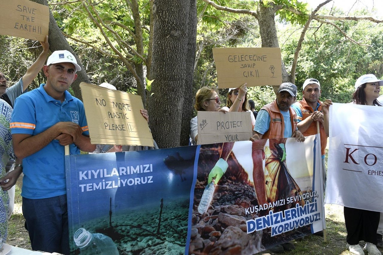 Dünya Çevre Günü’nde Dilek Yarımadası Milli Parkı’nda kıyı temizliği yapıldı