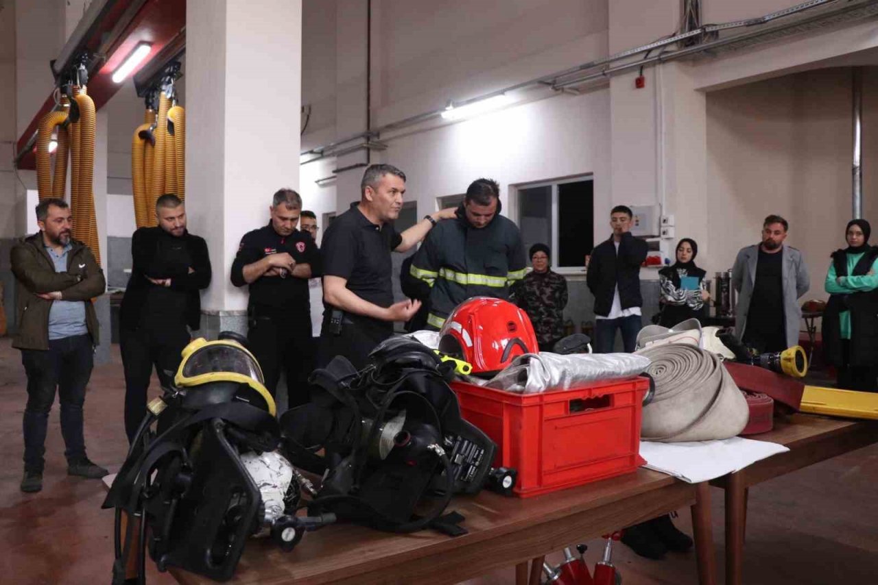 İtfaiyeden gençlere yönelik eğitimler sürüyor