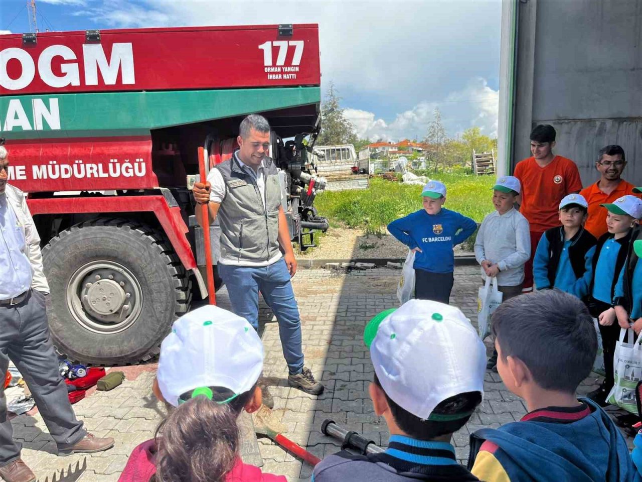 Emet Orman İşletme Müdürlüğü İlkokul öğrencilerini ağırladı