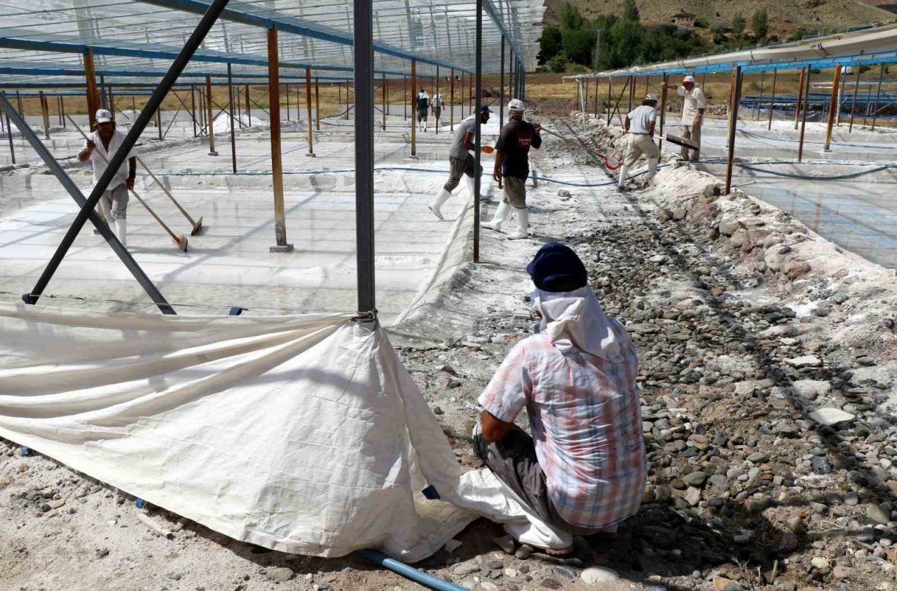 Evliya Çelebi’nin övgüyle bahsettiği alanda 3 bin yıldır su ekip tuz üretiyorlar