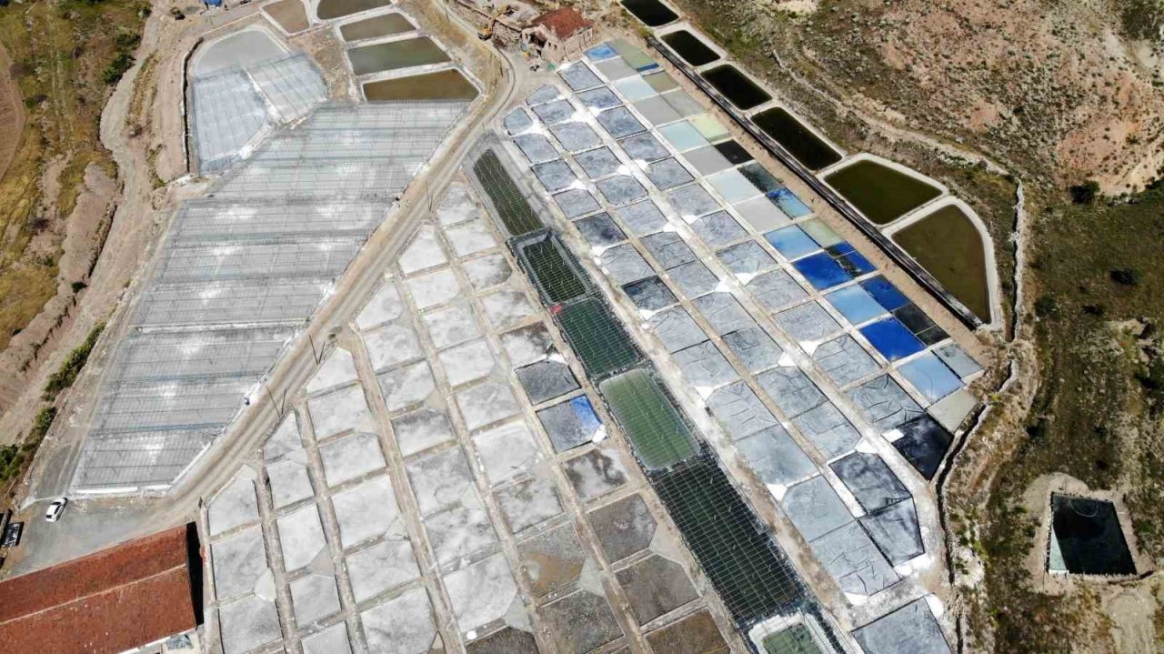 Evliya Çelebi’nin övgüyle bahsettiği alanda 3 bin yıldır su ekip tuz üretiyorlar