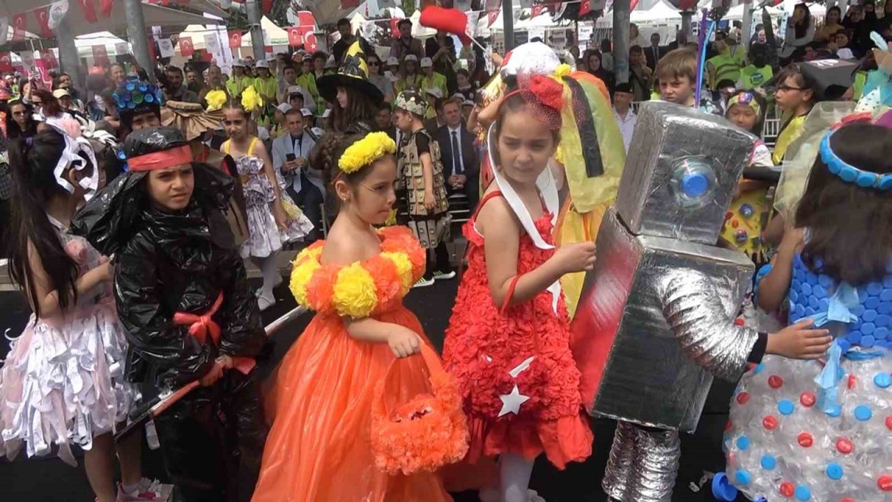 Yalova’da öğrencilerden “Geri Dönüşüm Muhteşem Olacak Defilesi”