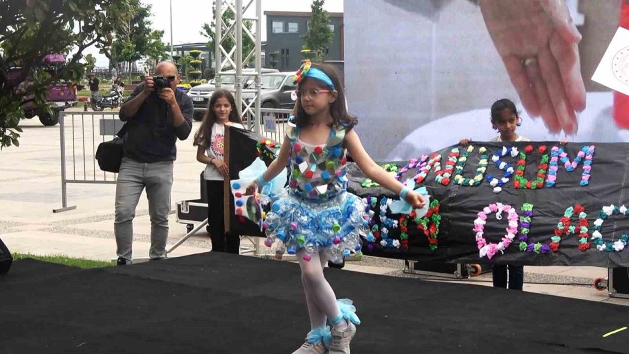 Yalova’da öğrencilerden “Geri Dönüşüm Muhteşem Olacak Defilesi”