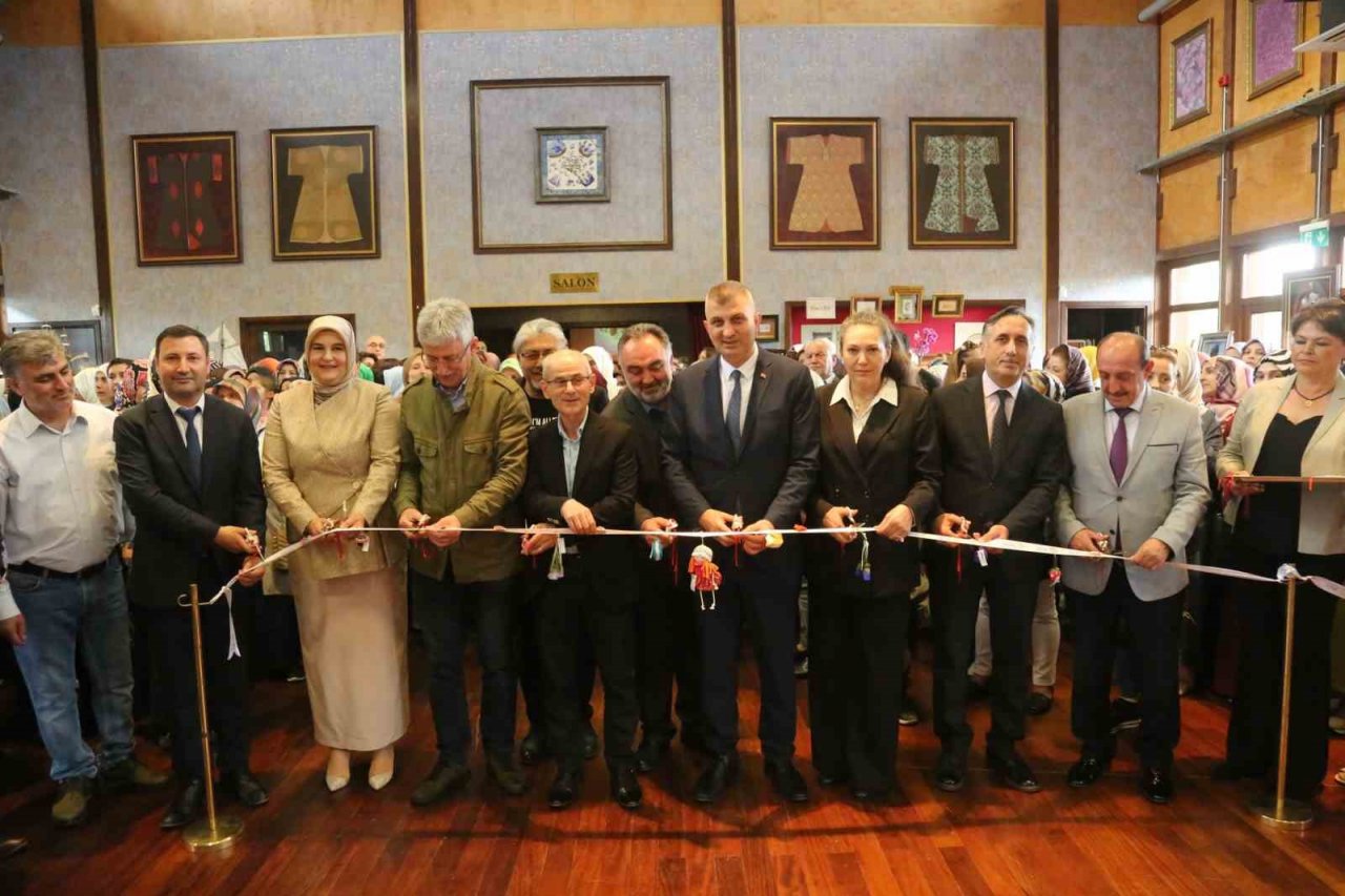 Kursiyerlerin el emeği ürünleri görücüye çıktı