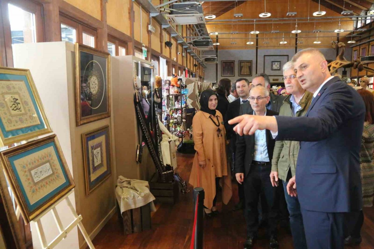 Kursiyerlerin el emeği ürünleri görücüye çıktı