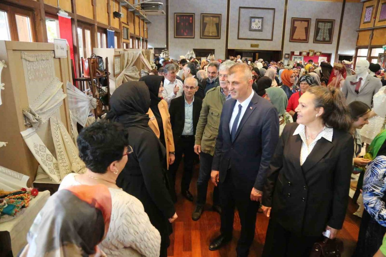 Kursiyerlerin el emeği ürünleri görücüye çıktı