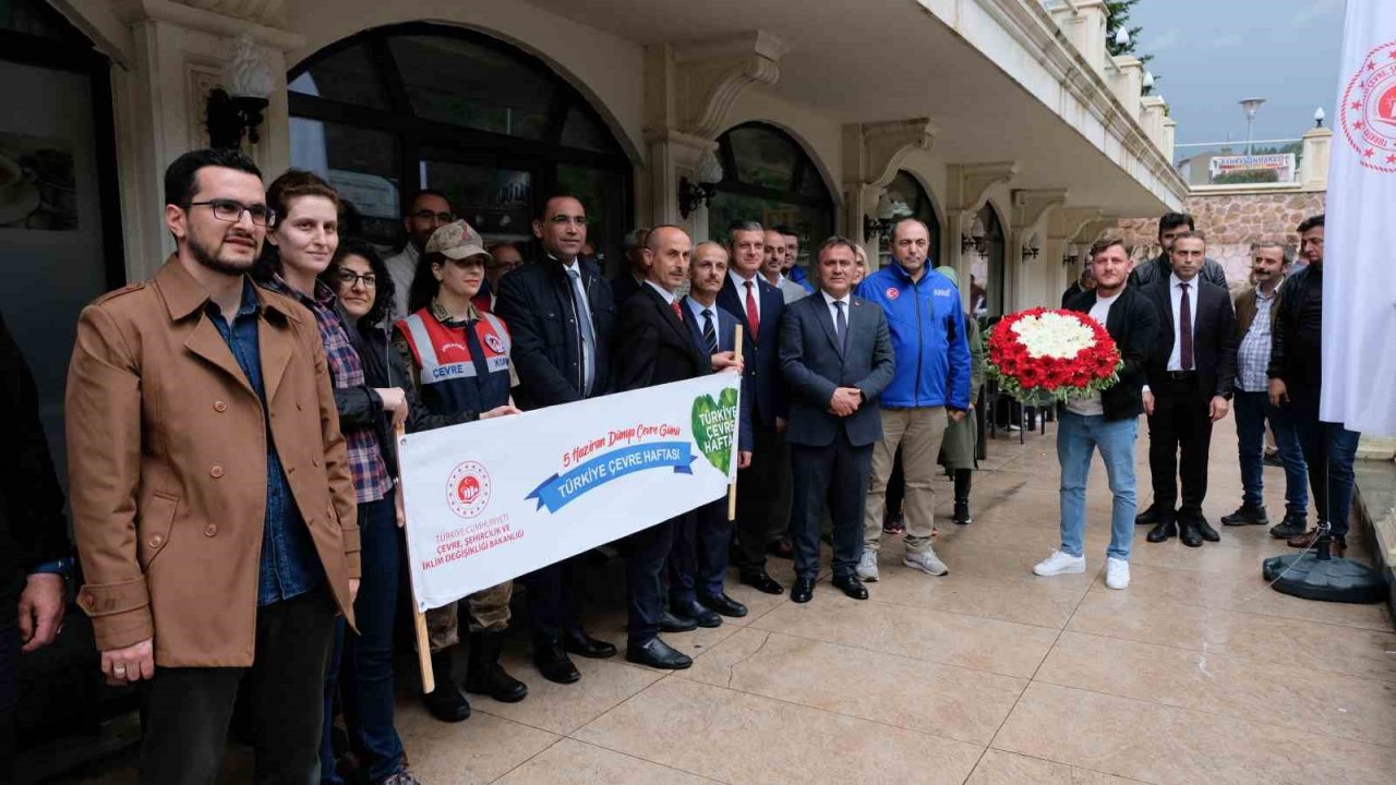 Çevre Haftası’nda depremden etkilenen vatandaşlar anısına Harşit Çayı’na çelenk bırakıldı