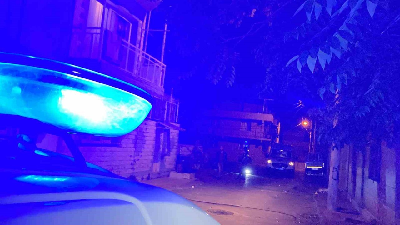 İzmir’de husumetliler arasında silahlı kavga: 2 ağır yaralı