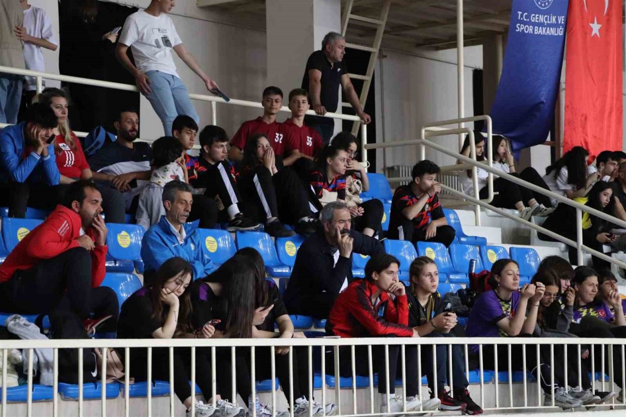 Floor Curling Gençler Türkiye Şampiyonası Karaman’da başladı