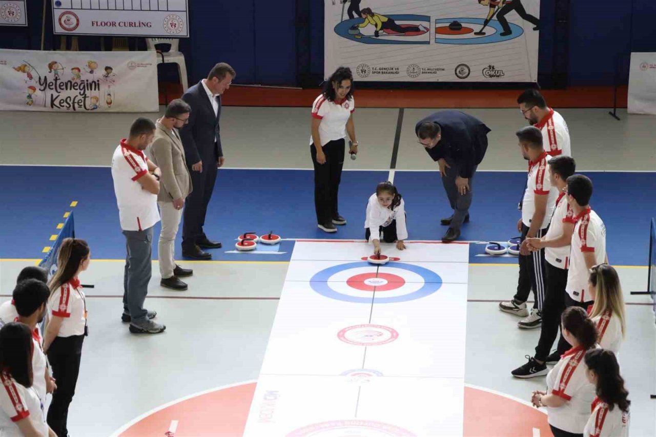 Floor Curling Gençler Türkiye Şampiyonası Karaman’da başladı