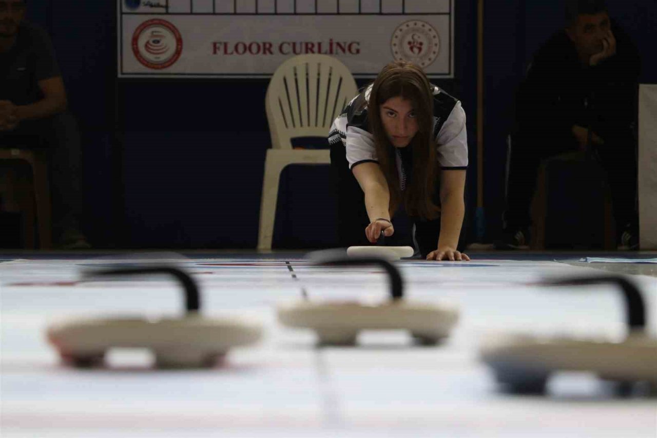 Floor Curling Gençler Türkiye Şampiyonası Karaman’da başladı