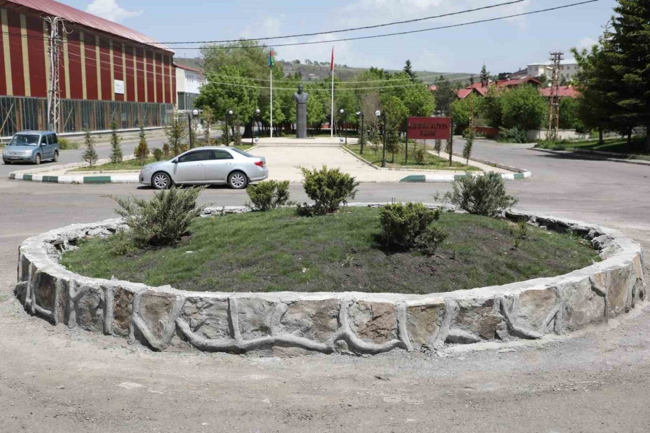 Kars’ta refüjler yeşilleniyor